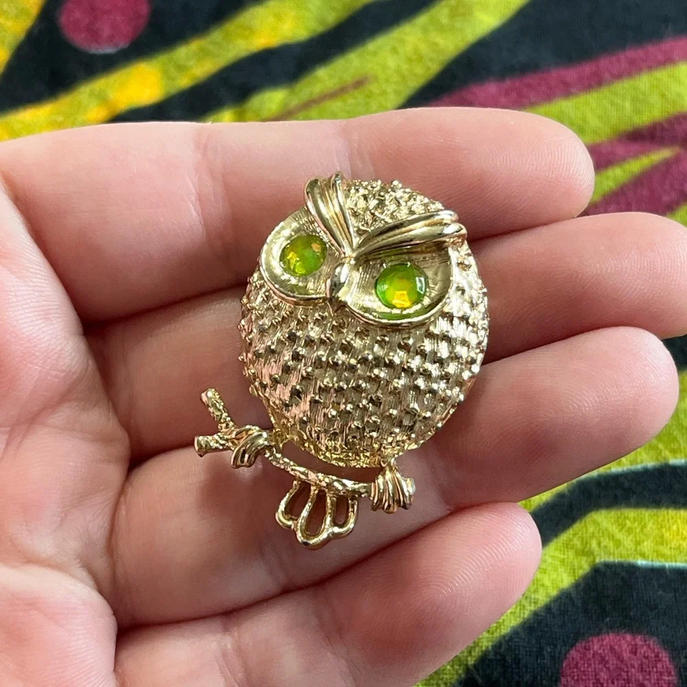 VTG Sarah Coventry Signed Owl Gold Tone Metal Costume Jewelry Brooch - Picture 1 of 6